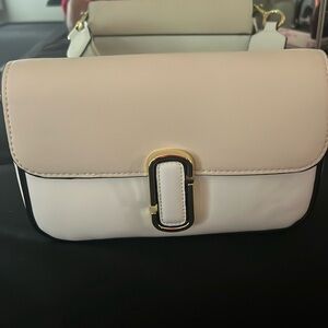 Beautiful Marc Jacob’s  crossbody bag Ivory gold black piping